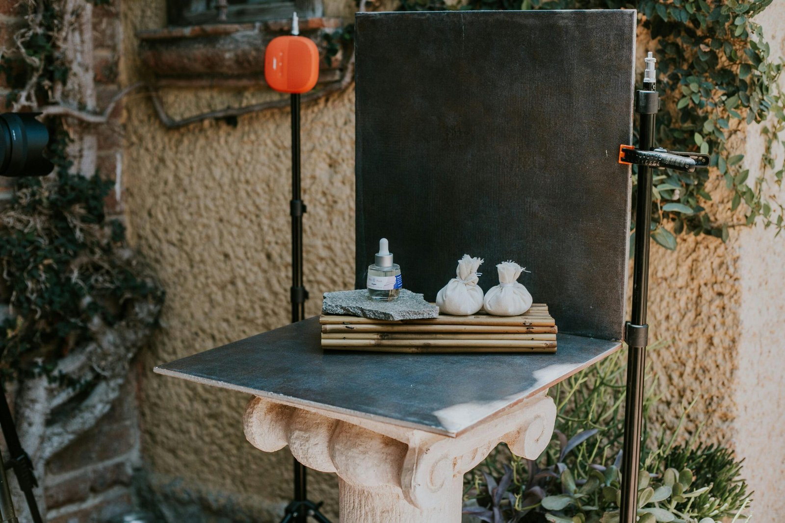 Explore a detailed outdoor photography setup using natural light and props for product shots.